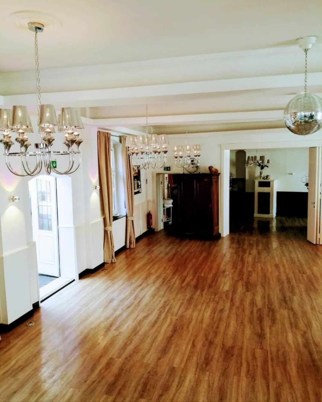 Zur Sonne "Gasthaus-Bar-Events" Poppenhausen Esterno foto