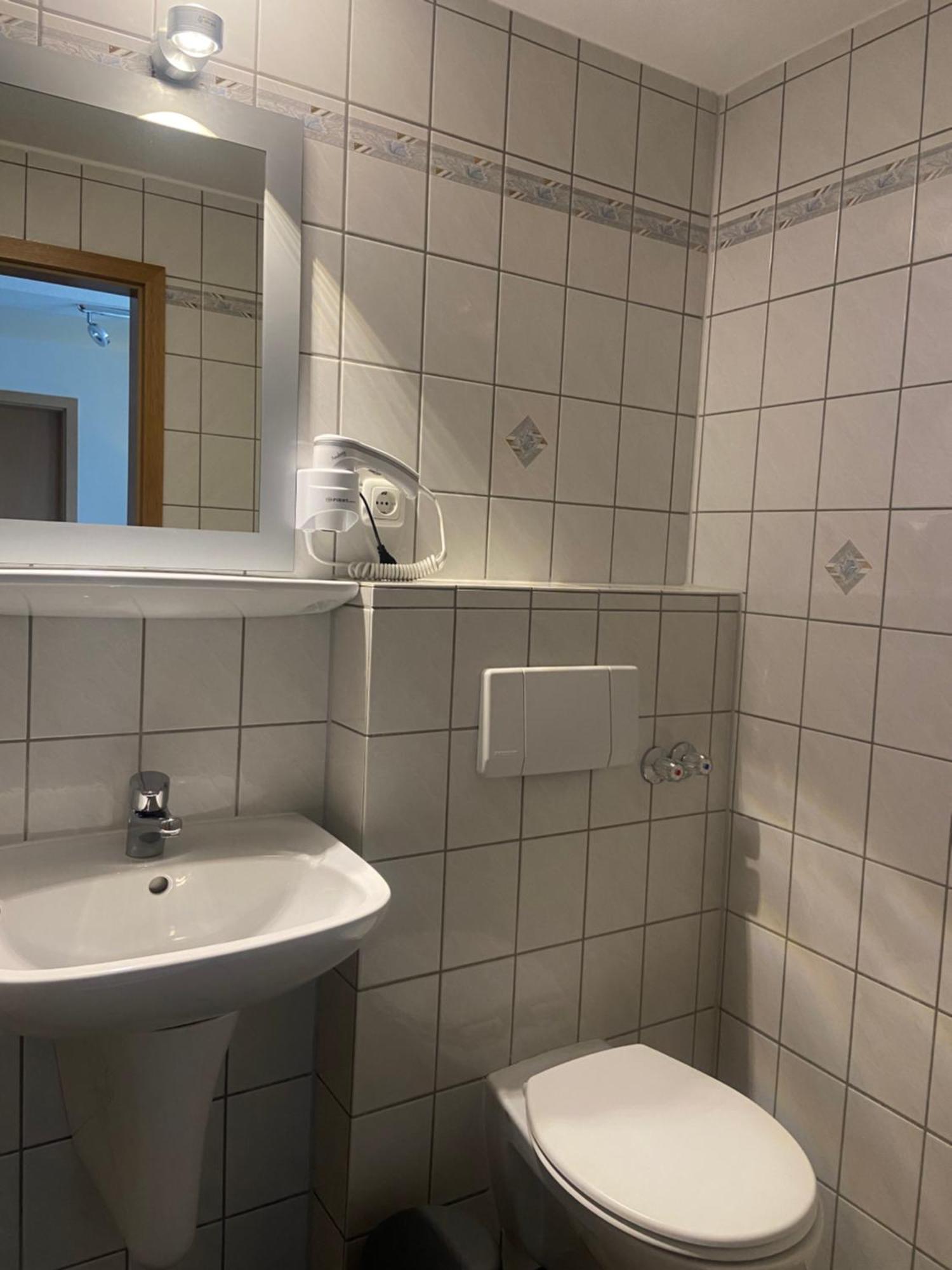 Zur Sonne "Gasthaus-Bar-Events" Poppenhausen Esterno foto
